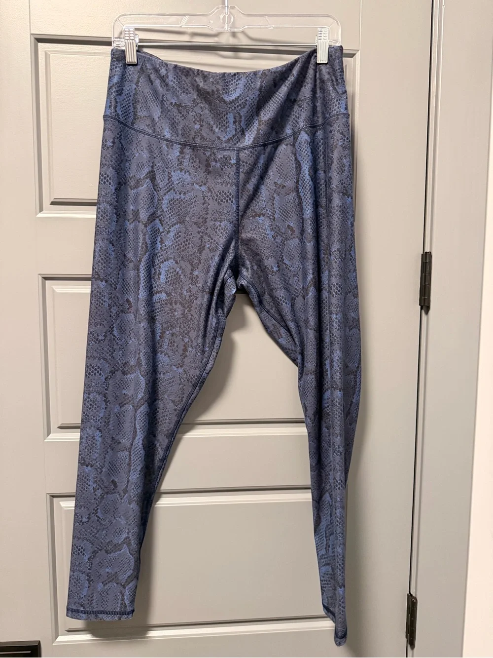 BCBGMAXAZRIA Blue Snakeskin Print High Waisted Leggings XL